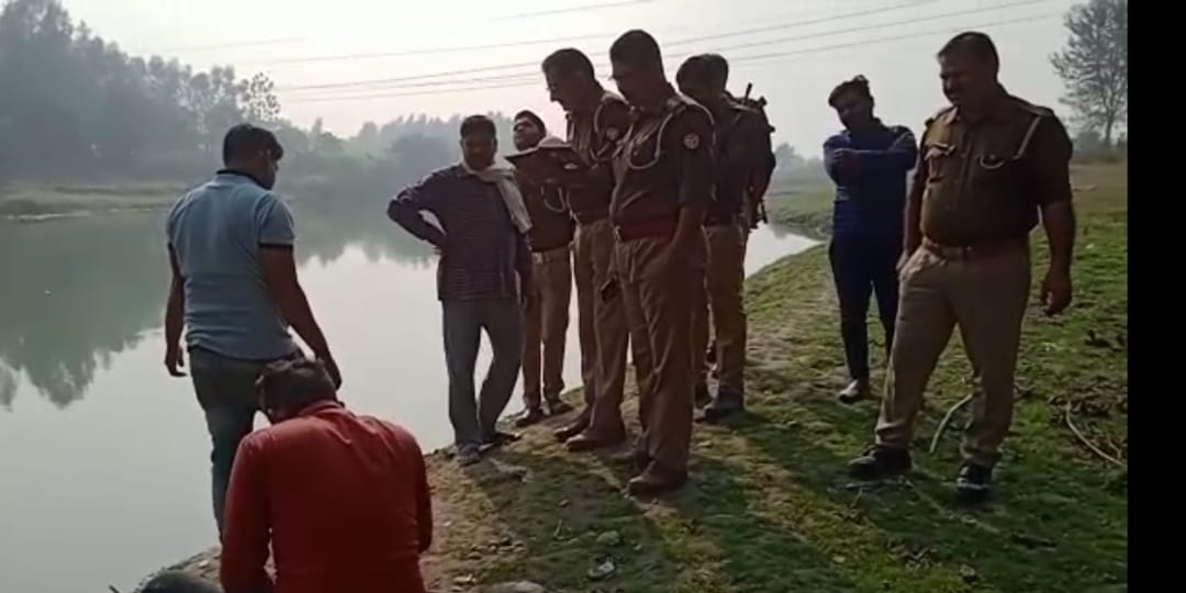 मीरगंज में नदी में उतराती मिली अज्ञात लाश, हत्या की आशंका