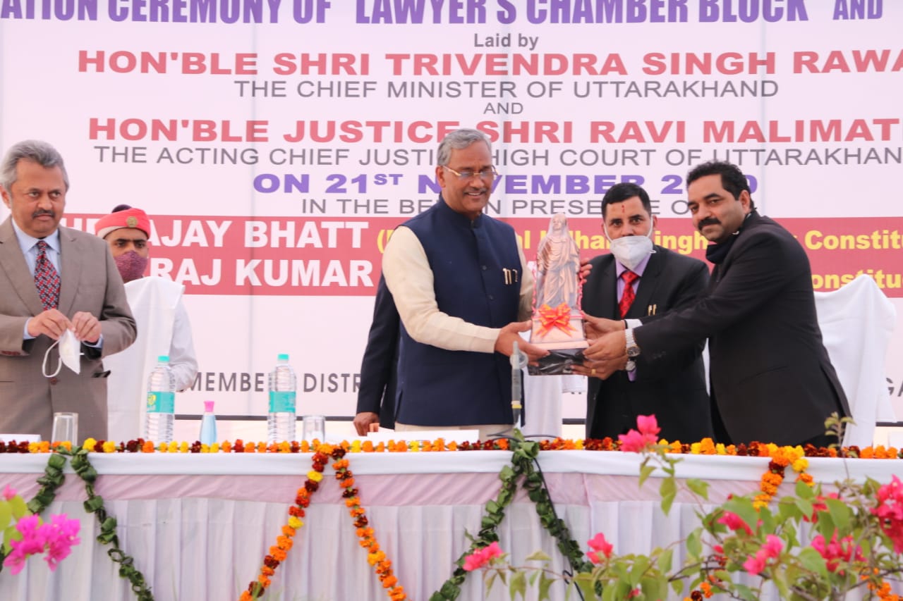 जूनियर अधिवक्ताओं के लिए चेंबर बनाने को सीएम ने की एक करोड़ की घोषणा
