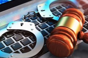 देहरादून में एसटीएफ ने इंटरनेशनल काॅल सेंटर का किया खुलासा, चार लाख नकद बरामद