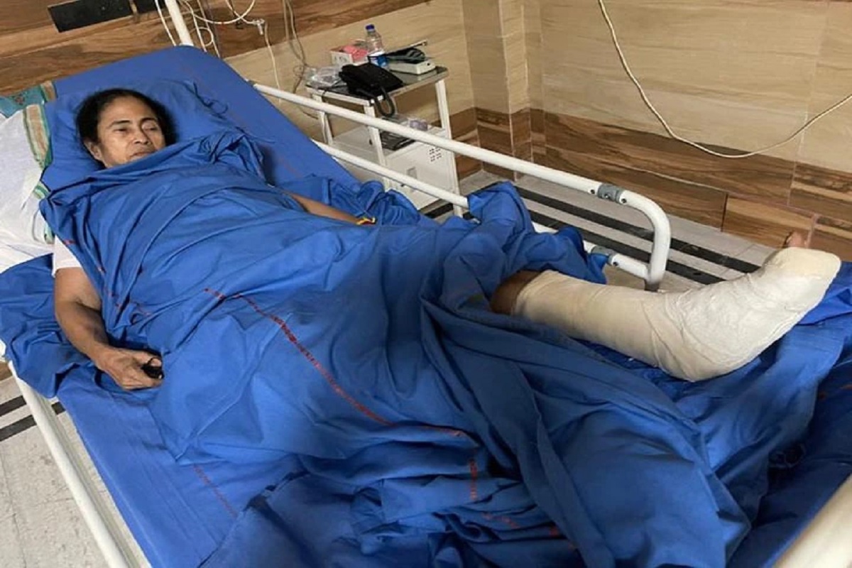 घायल हुईं ममता बनर्जी को 'पैर, कंधे और गले में' लगी चोट, 2 दिनों के लिए अस्पताल में ही रहेंगी