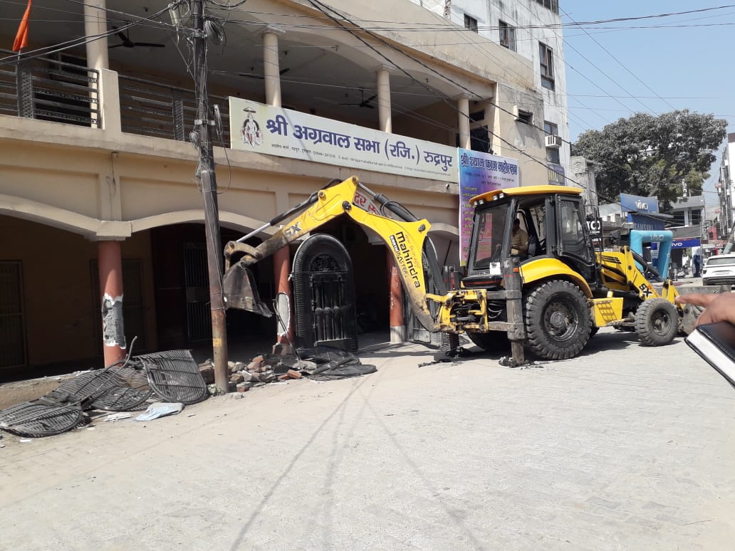 नगर निगम ने श्री अग्रवाल धर्मशाला का अतिक्रमण किया ध्वस्त