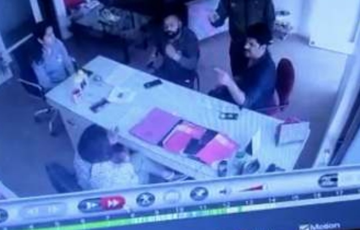 कॉन्फ्लेंस स्कूल के प्रबंधन से अभिभावक ने की अभद्रता