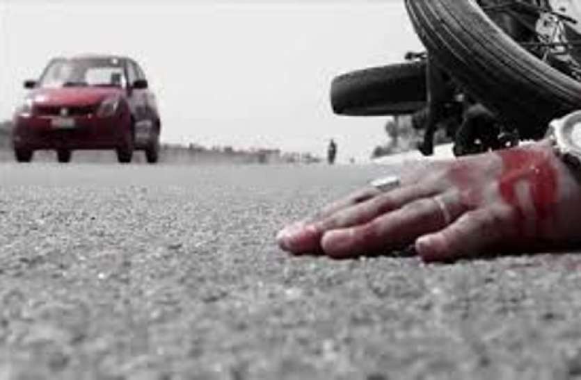 कार पलटने से हुई युवक की मौत