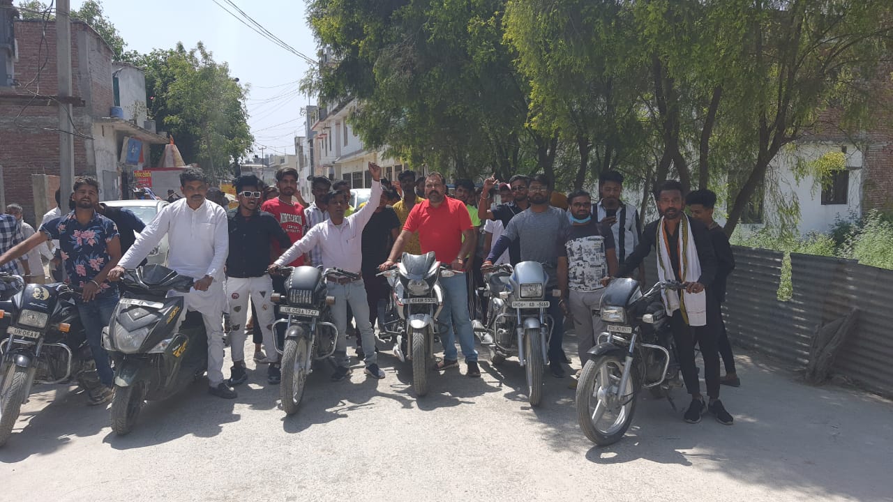 महंगाई की मार पर पूर्व जिला पंचायत उपाध्यक्ष चीमा की हुंकार, निकाला पैदल मोटरसाइकिल मार्च