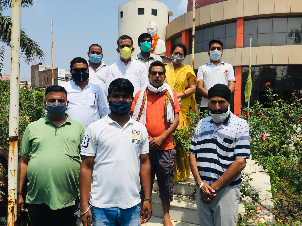 पुण्यतिथि पर पंडित जवाहरलाल नेहरू को श्रद्धांजलि