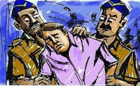 तीन लाख के मोबाइल सेल्समैन की गाड़ी से पार, पुलिस ने किया गिरफ्तार, माल बरामद