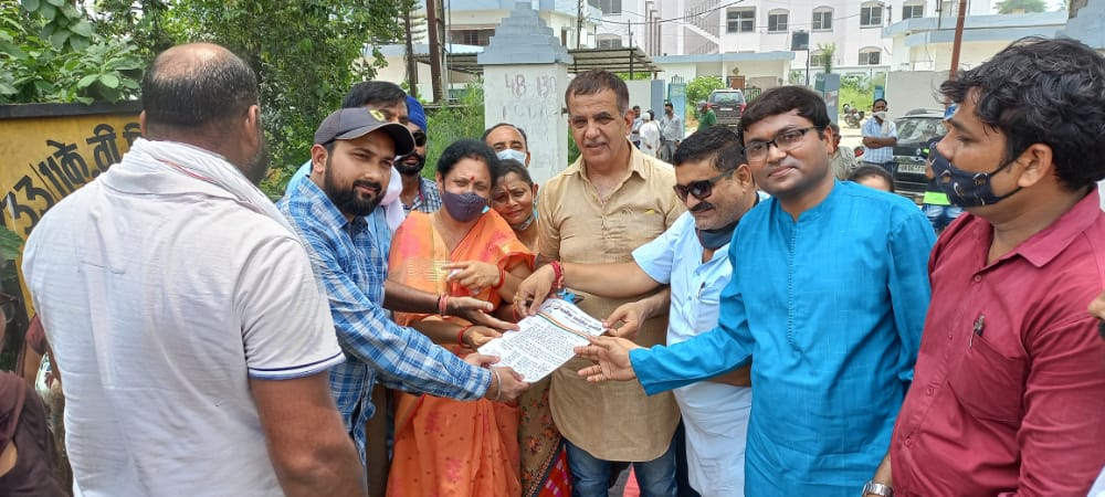 अघोषित विद्युत कटौती पर कांग्रेसी बिगड़े, मटकोटा पावर हाउस पर धरना